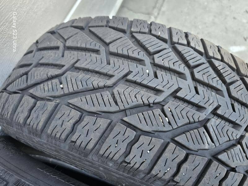 Taurus 225/55 R17 Zimska