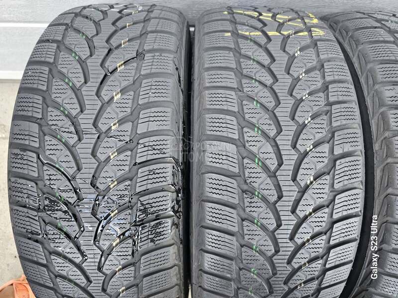 Bridgestone 235/60 R17 Zimska
