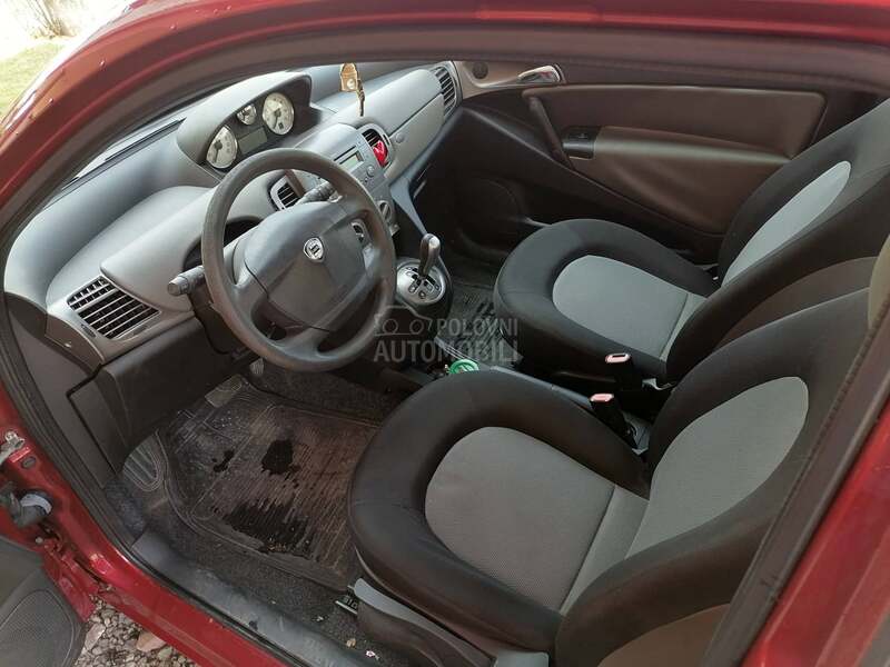 Lancia Ypsilon 