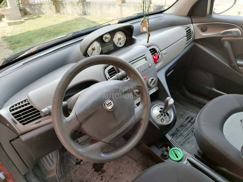 Lancia Ypsilon 