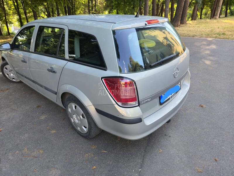 Opel Astra H 
