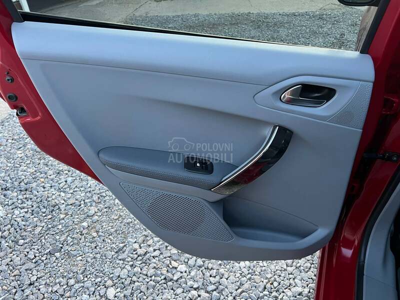 Peugeot 208 F.U.L.L OPREMA