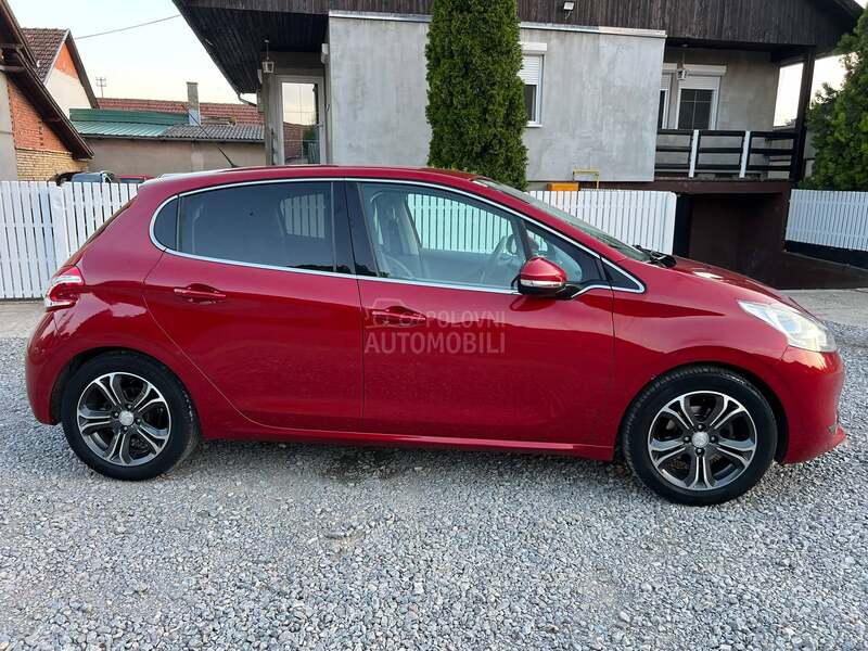 Peugeot 208 F.U.L.L OPREMA
