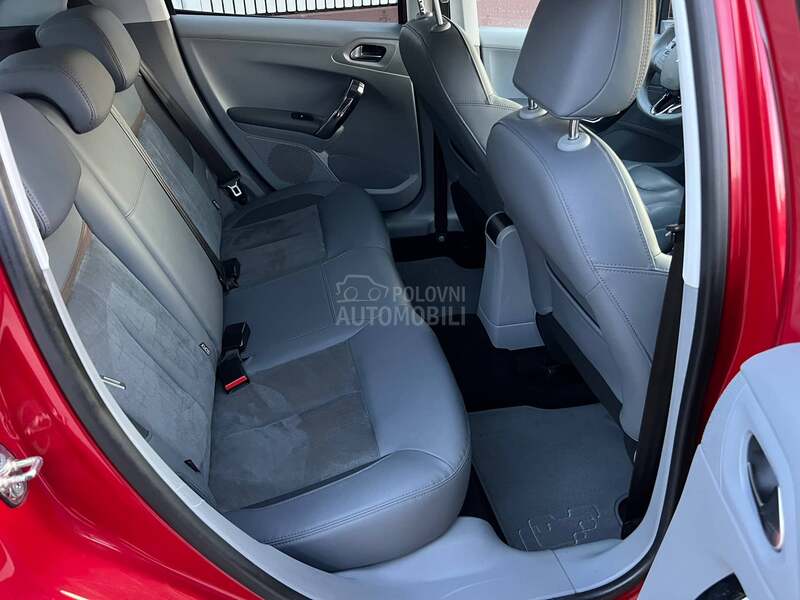 Peugeot 208 F.U.L.L OPREMA