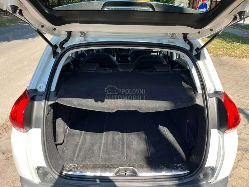 Peugeot 2008 1.6 EHDI ALLURE