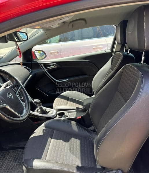 Opel Astra J 1.6 Turbo GTC