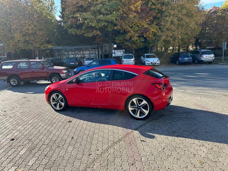 Opel Astra J 1.6 Turbo GTC