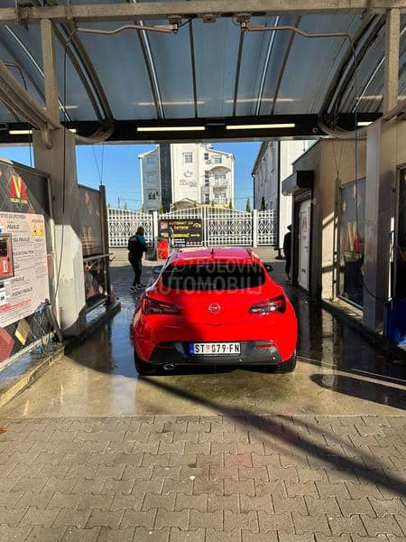 Opel Astra J 1.6 Turbo GTC