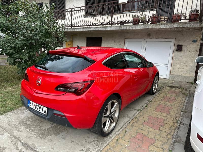 Opel Astra J 1.6 Turbo GTC
