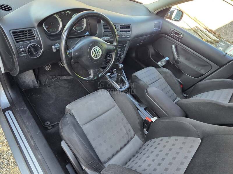 Volkswagen Golf 4 Delovi 2005. god. -  kompletan auto u delovima