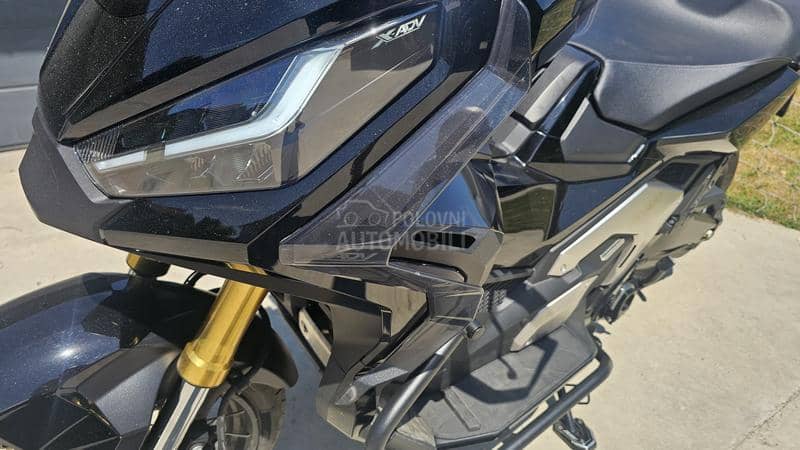 Honda x adv 750