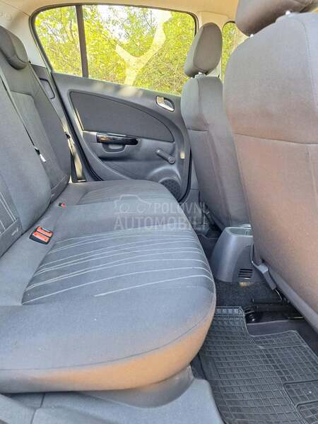 Opel Corsa D VLASNICA PRAVA KM