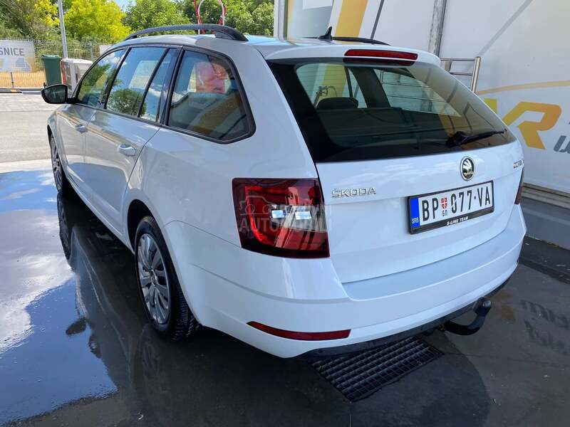 Škoda Octavia 1.6 TDI/NAV/PANO