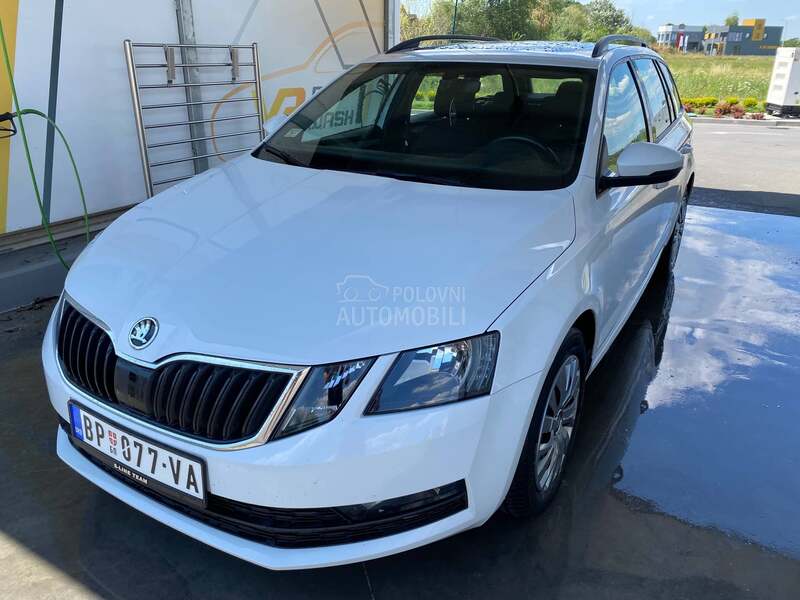 Škoda Octavia 1.6 TDI/NAV/PANO