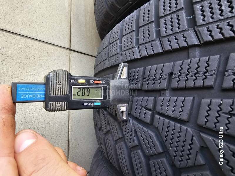 Hankook 225/60 R18 Zimska
