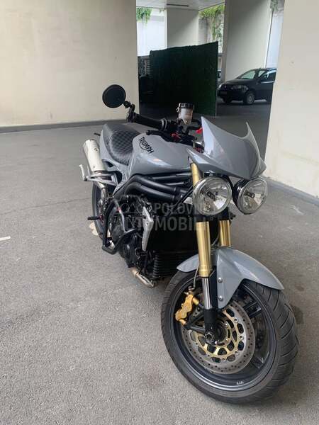 Triumph Speed Triple 1050