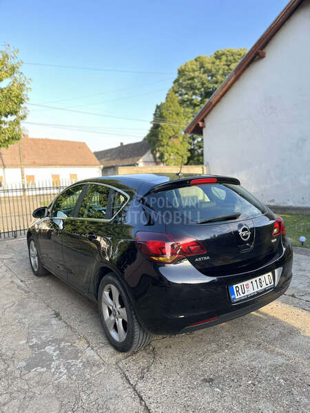 Opel Astra J 