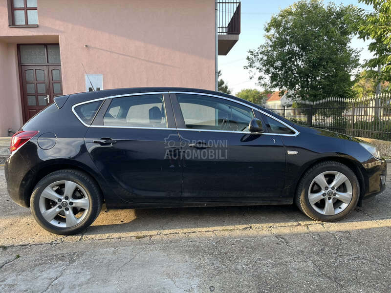 Opel Astra J 