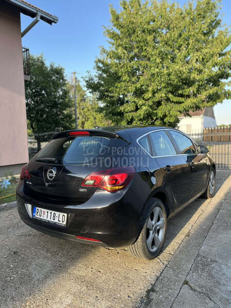 Opel Astra J 