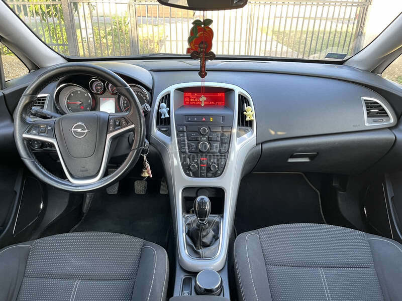 Opel Astra J 