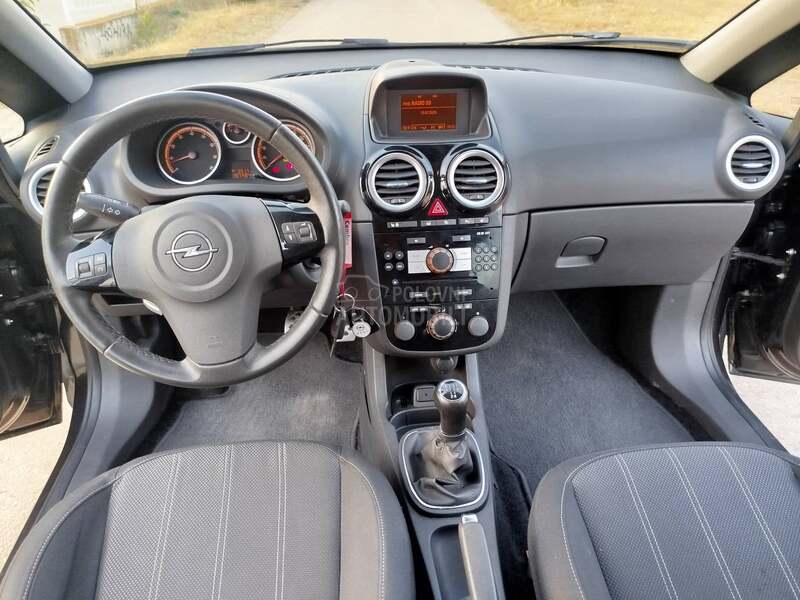 Opel Corsa D 1.4 Color Edition CH