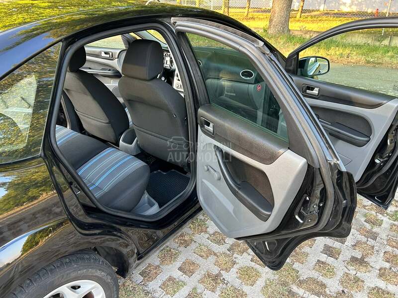 Ford Focus 1.6 B E N Z I N