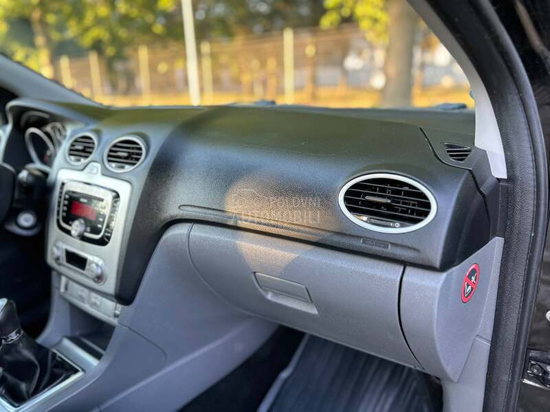Ford Focus 1.6 B E N Z I N