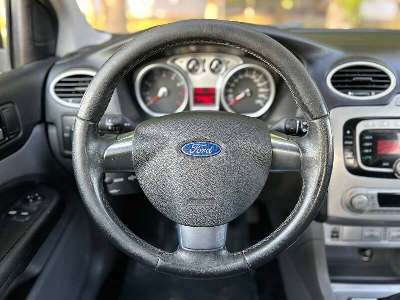 Ford Focus 1.6 B E N Z I N