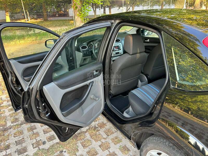 Ford Focus 1.6 B E N Z I N