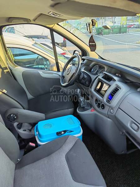 Opel Vivaro 2.5 CDTI