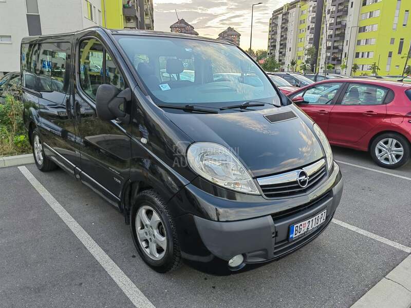 Opel Vivaro 2.5 CDTI