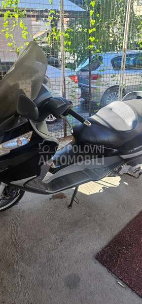 Delovi Piaggio X8 200cc