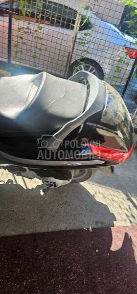 Delovi Piaggio X8 200cc