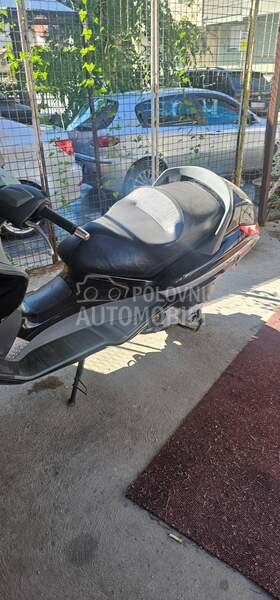 Delovi Piaggio X8 200cc