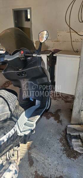 Delovi Piaggio X8 200cc