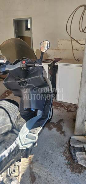 Delovi Piaggio X8 200cc