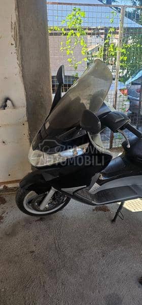 Delovi Piaggio X8 200cc
