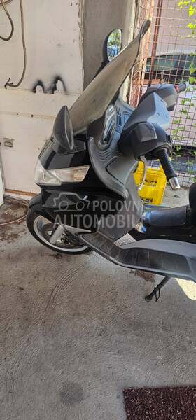 Delovi Piaggio X8 200cc