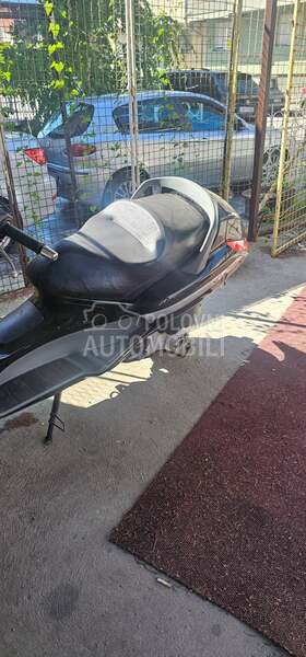 Delovi Piaggio X8 200cc