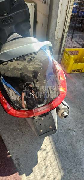 Delovi Piaggio X8 200cc