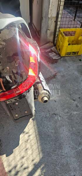 Delovi Piaggio X8 200cc