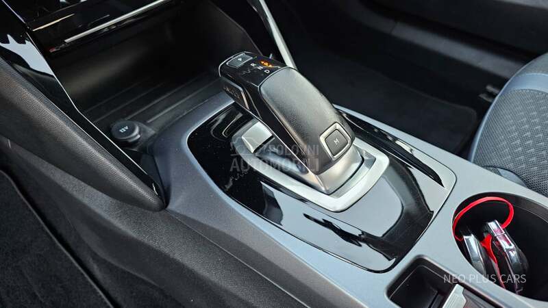 Peugeot 2008 ALLURE / VIRTUAL