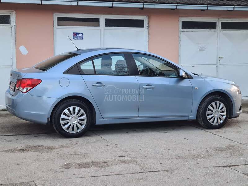 Chevrolet Cruze 1.8 Champion