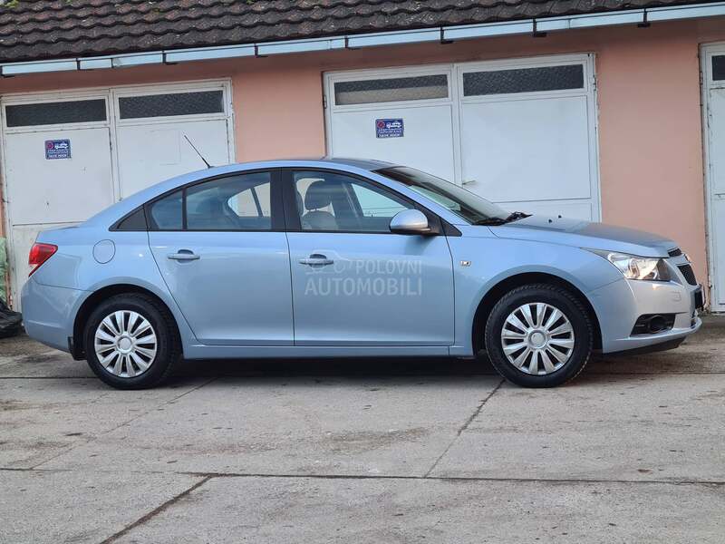 Chevrolet Cruze 1.8 Champion