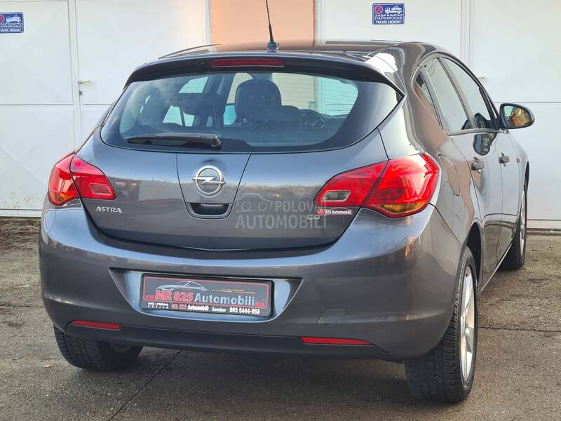 Opel Astra J 1.7cdti ENJOY