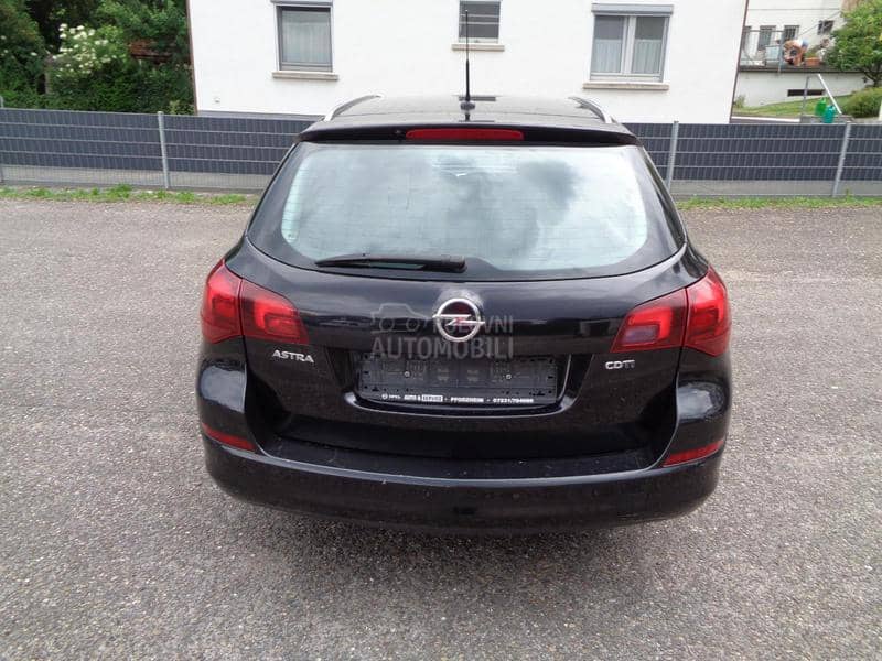 Opel Astra J 2.0d 2011. god. -  kompletan auto u delovima