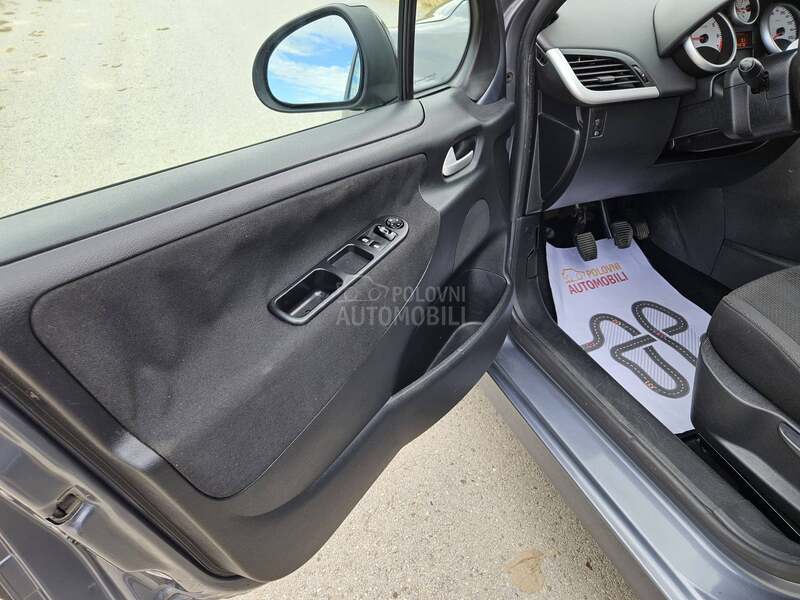 Peugeot 207 8.V P.E.U.G.E.O.T