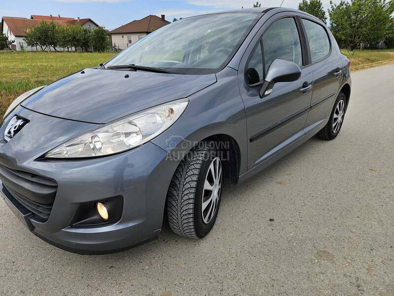 Peugeot 207 8.V P.E.U.G.E.O.T