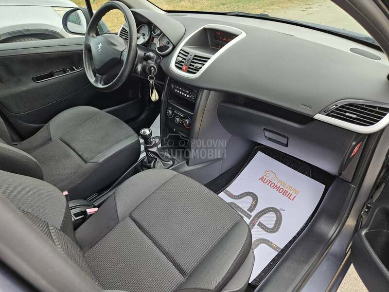 Peugeot 207 8.V P.E.U.G.E.O.T