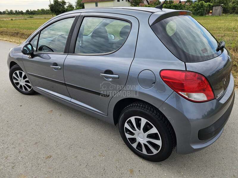 Peugeot 207 8.V P.E.U.G.E.O.T
